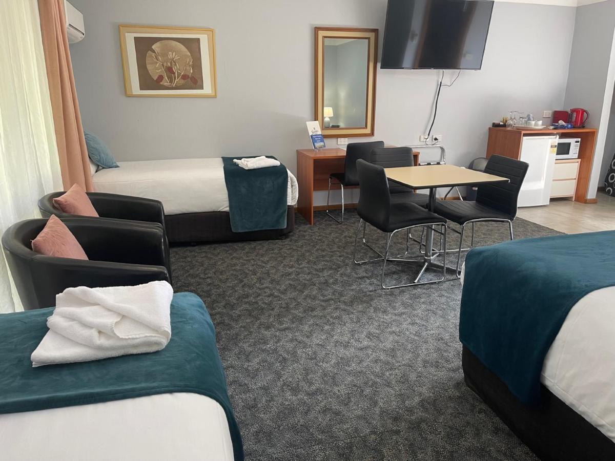 Town & Country Motor Inn Форбс Экстерьер фото