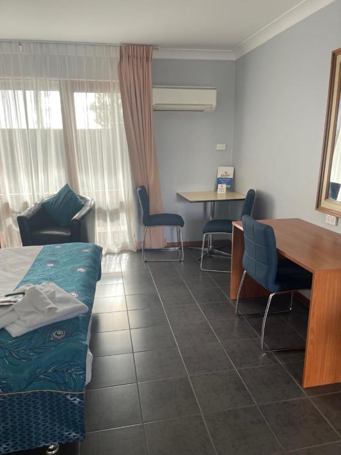 Town & Country Motor Inn Форбс Экстерьер фото