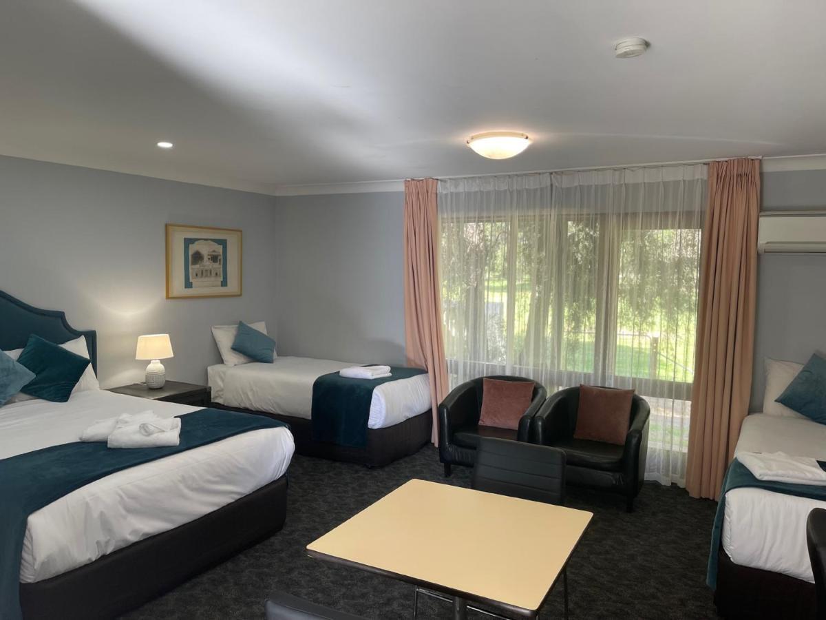 Town & Country Motor Inn Форбс Экстерьер фото