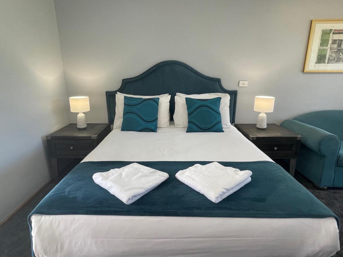 Town & Country Motor Inn Форбс Экстерьер фото