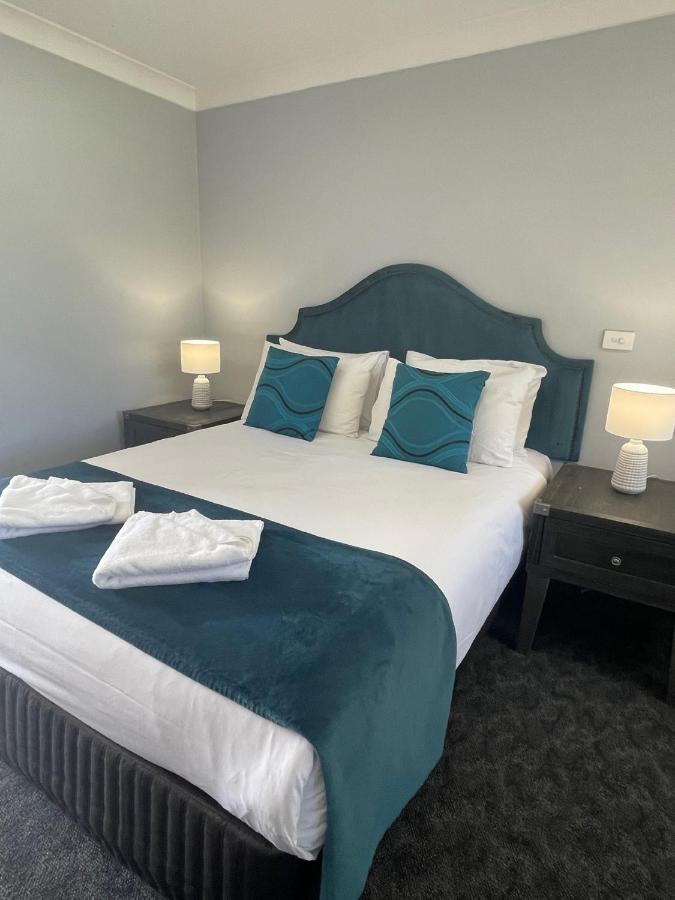 Town & Country Motor Inn Форбс Экстерьер фото