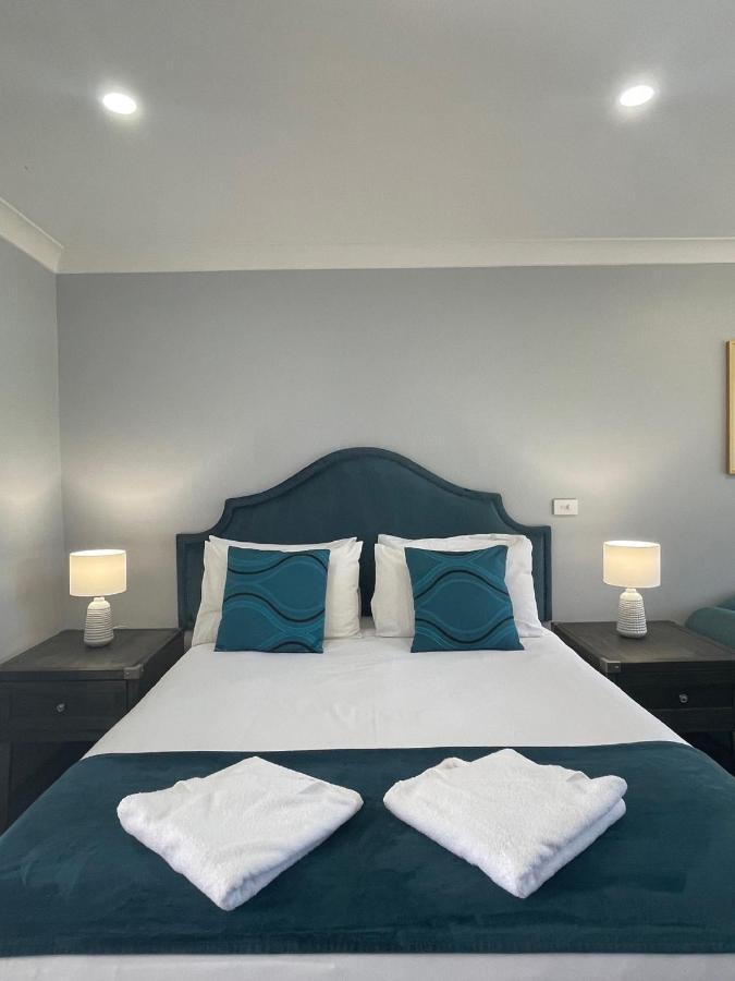 Town & Country Motor Inn Форбс Экстерьер фото