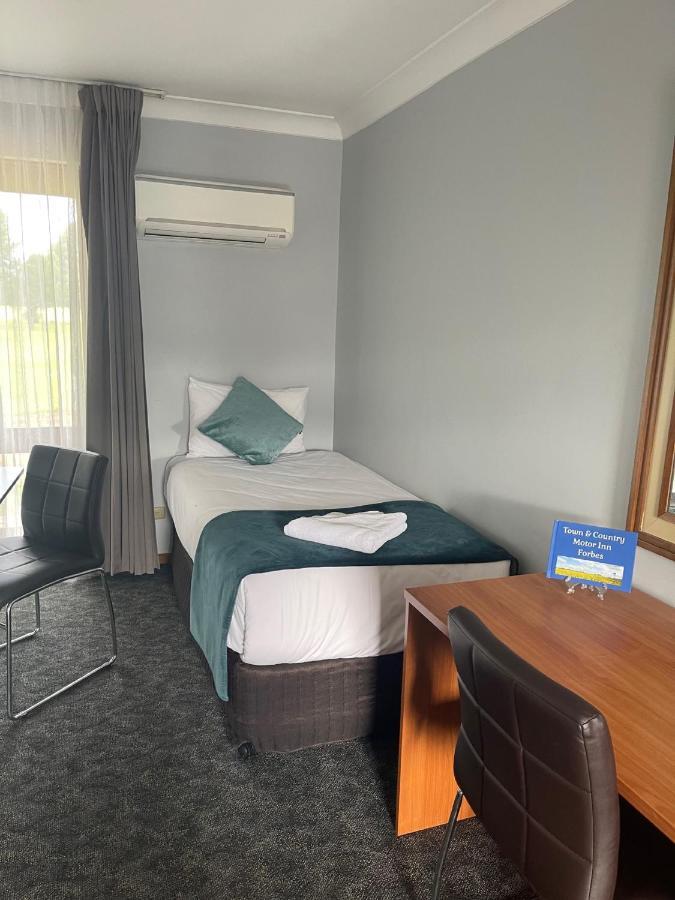 Town & Country Motor Inn Форбс Экстерьер фото