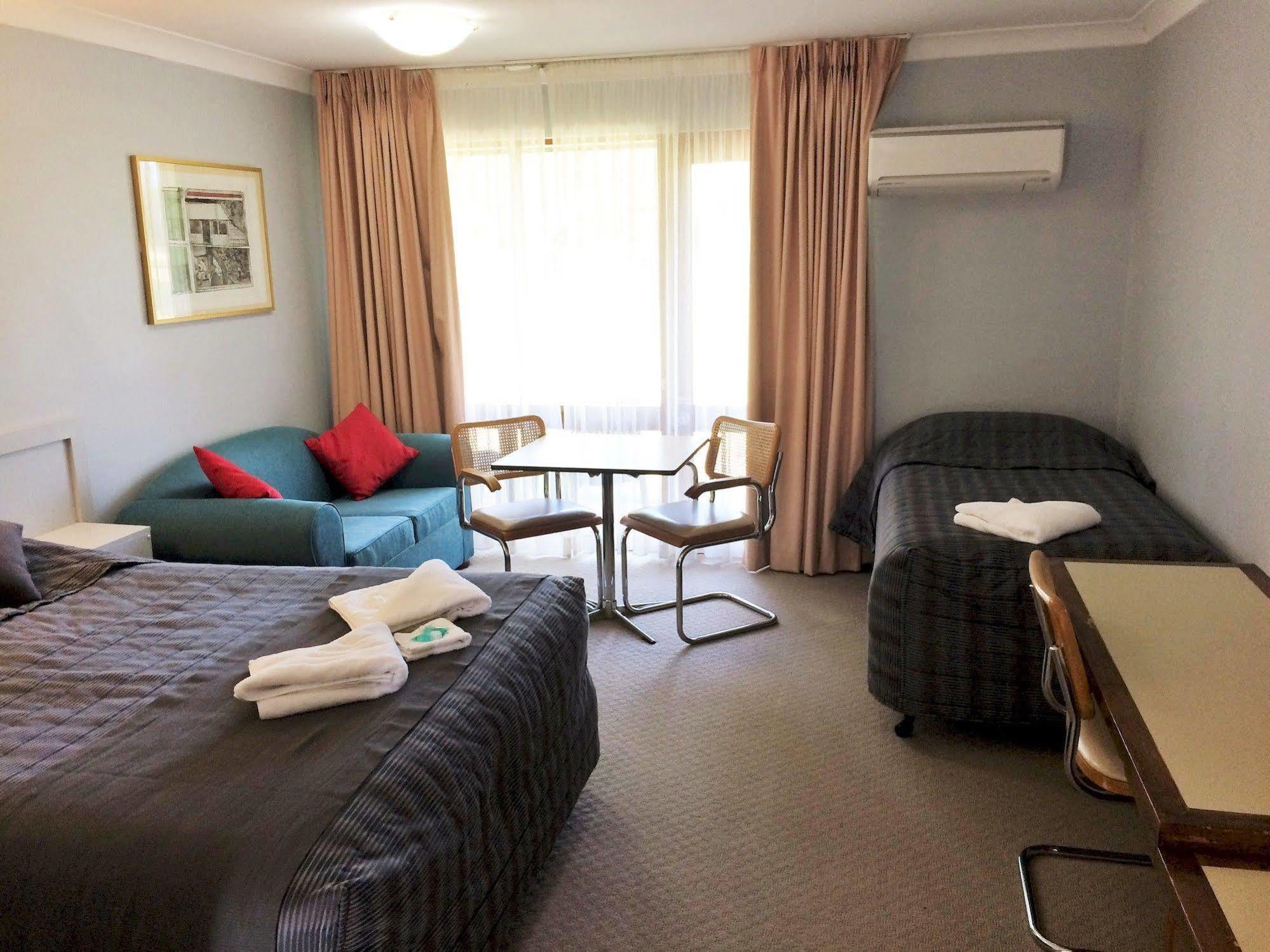Town & Country Motor Inn Форбс Экстерьер фото