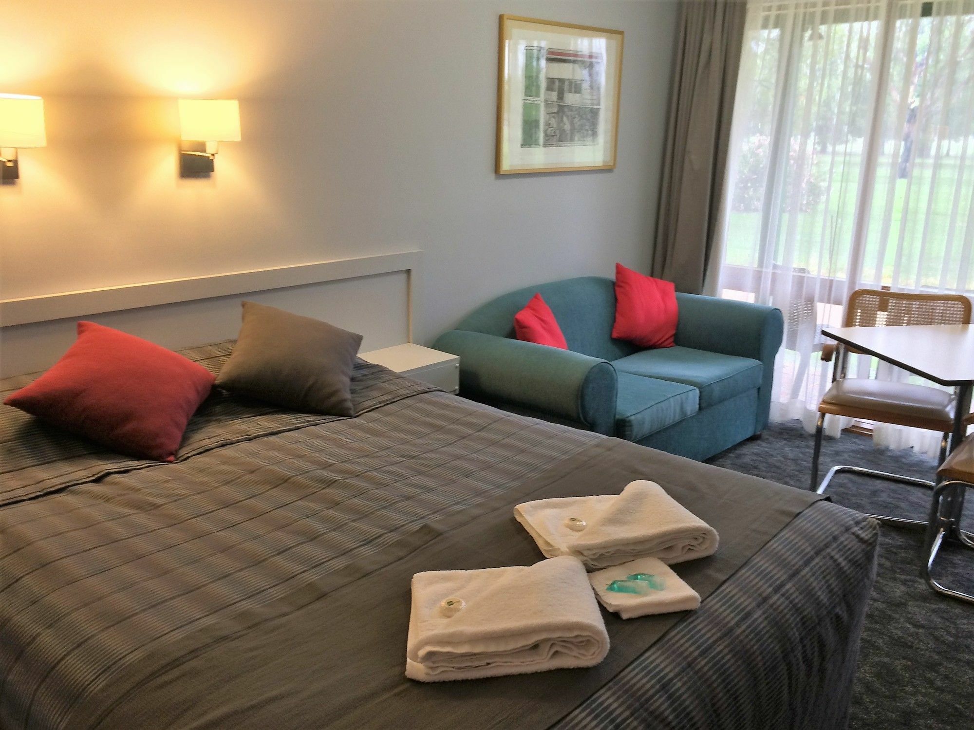 Town & Country Motor Inn Форбс Экстерьер фото