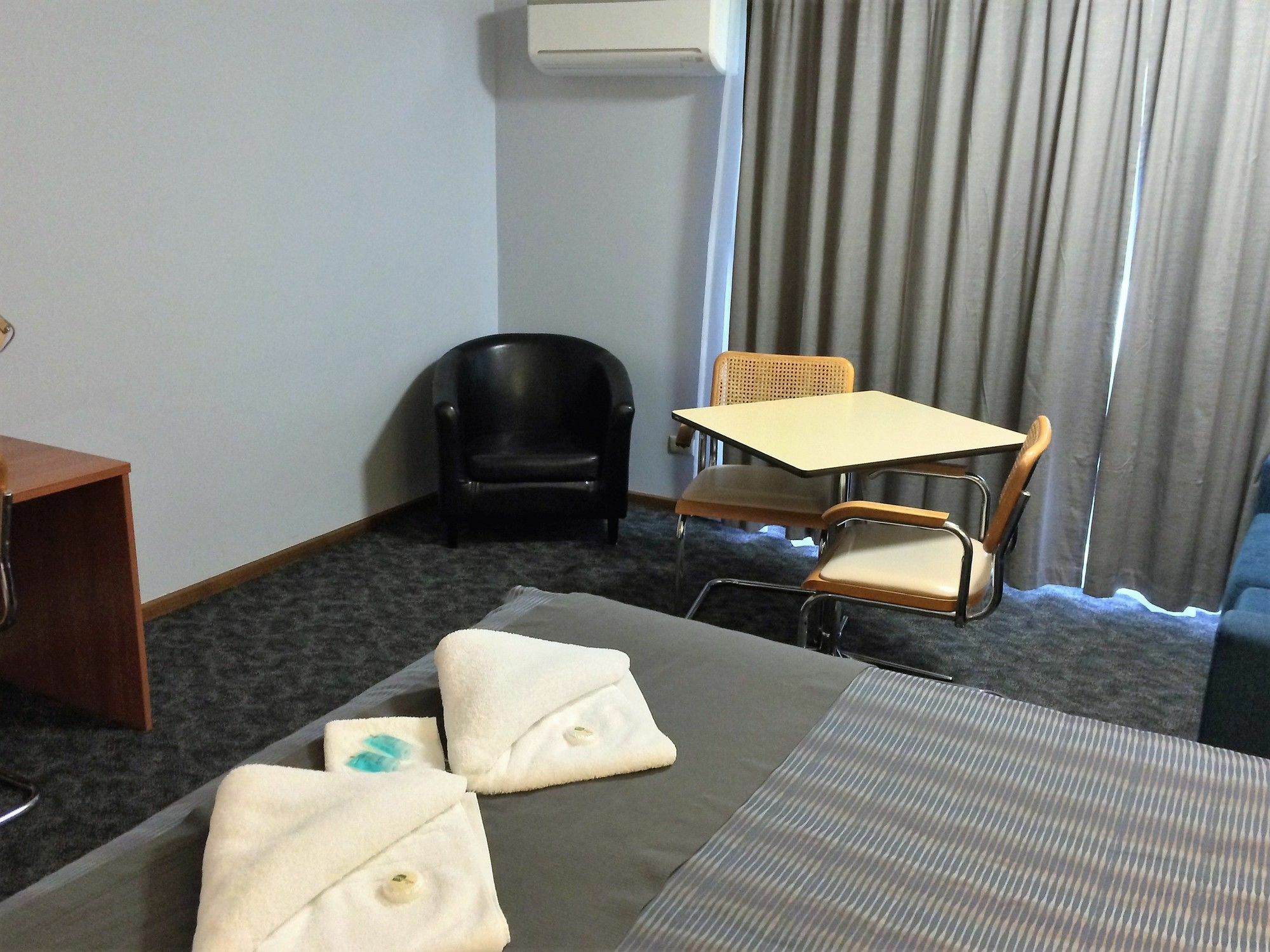 Town & Country Motor Inn Форбс Экстерьер фото