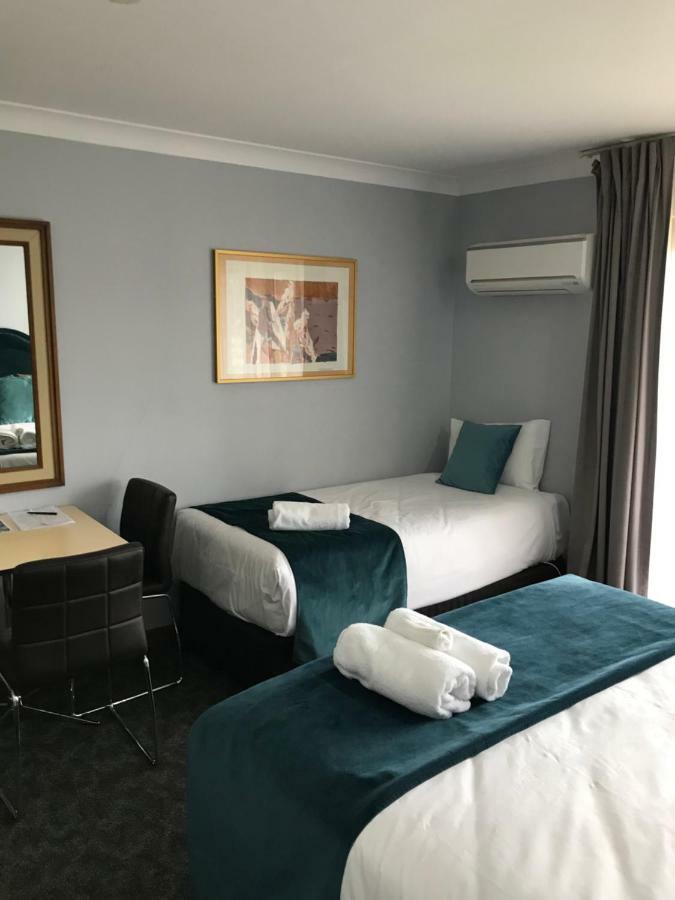 Town & Country Motor Inn Форбс Экстерьер фото
